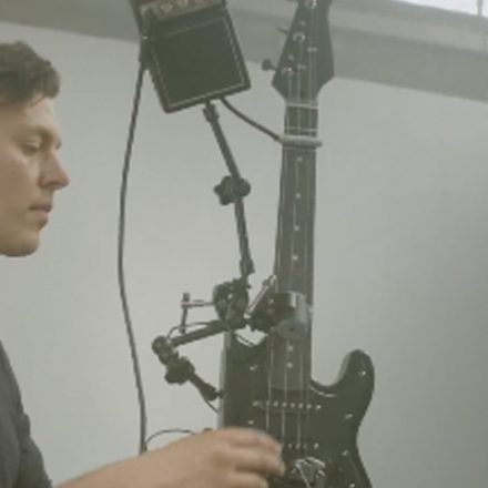 A primeira gravação de Techno feita por robôs. Assista!