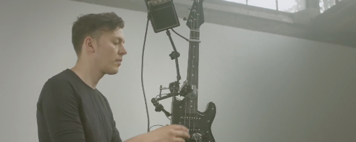 A primeira gravação de Techno feita por robôs. Assista!