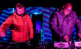 Paul Oakenfold e Carl Cox se apresentam juntos no Stonehenge