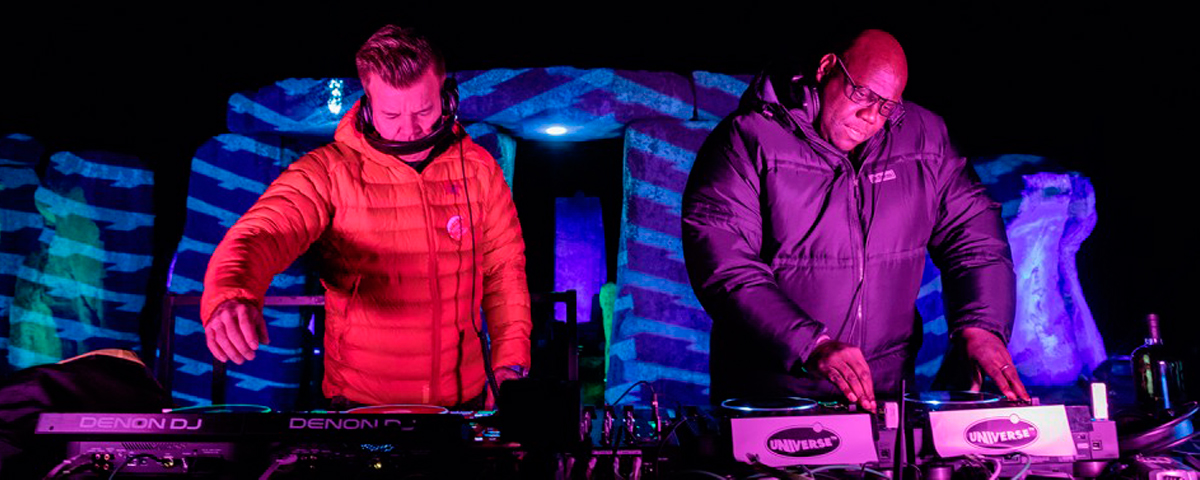 Paul Oakenfold e Carl Cox se apresentam juntos no Stonehenge