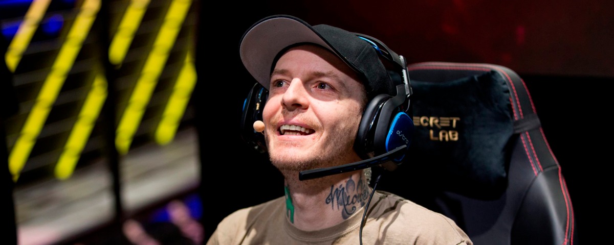 Deadmau5 participa de evento beneficente e vence jogos
