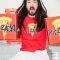 Steve Aoki entrega pizza para pessoas sem teto em Los Angeles