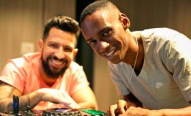 DJ preso injustamente no Rio ganha equipamento para voltar ao trabalho