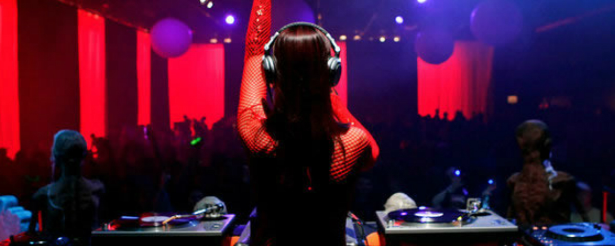 Confira nossa seleção de DJanes em homenagem aos dias da mulher e do DJ