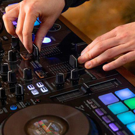 Pioneer anuncia nova controladora DDJ-800