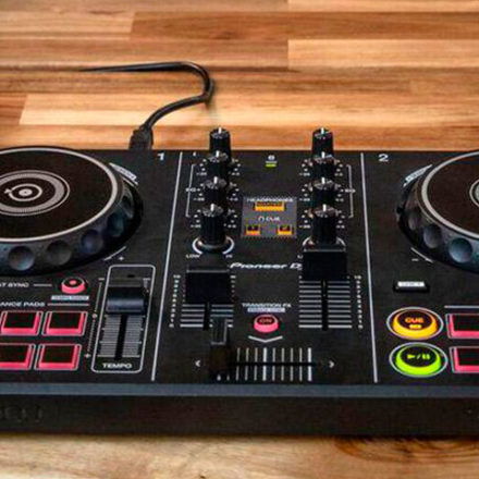 Nova controladora da Pioneer facilita o caminho pra quem é iniciante em DJing