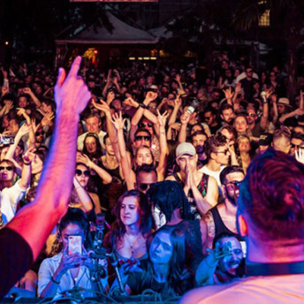 Icônico club de Berlim faz tour no Brasil