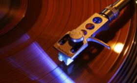 Vendas de vinil devem ultrapassar as do CD pela primeira vez desde 86