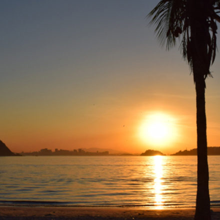 Geschmolzen Eis volta à praia de Charitas em Niterói – RJ