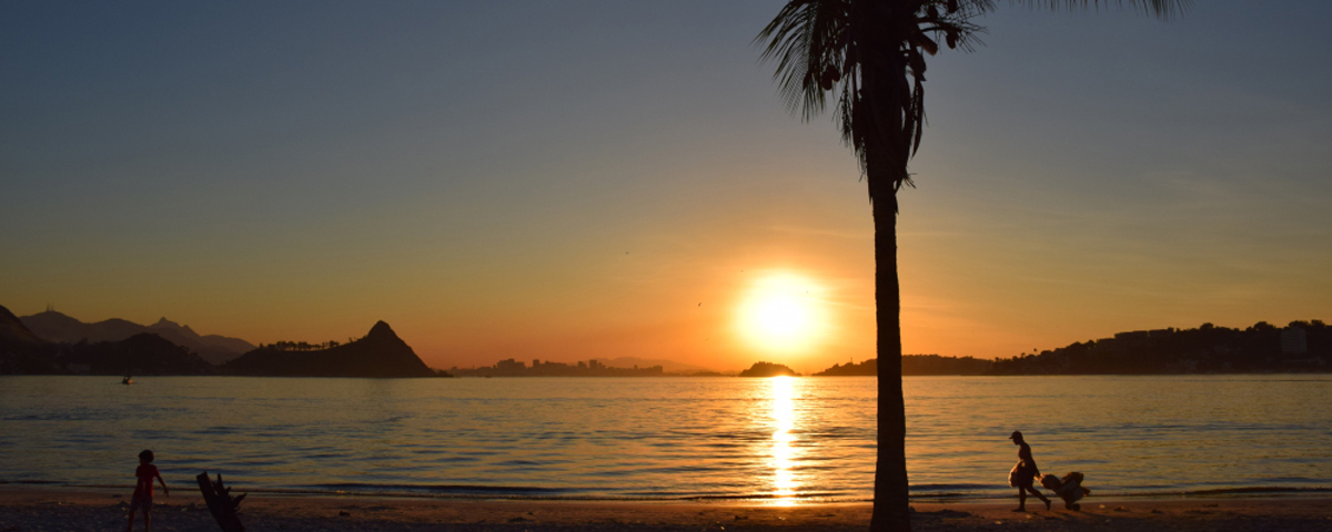 Geschmolzen Eis volta à praia de Charitas em Niterói – RJ