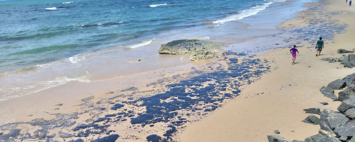 Universo Paralello divulga nota sobre vazamento de óleo que chegou em Pratigi