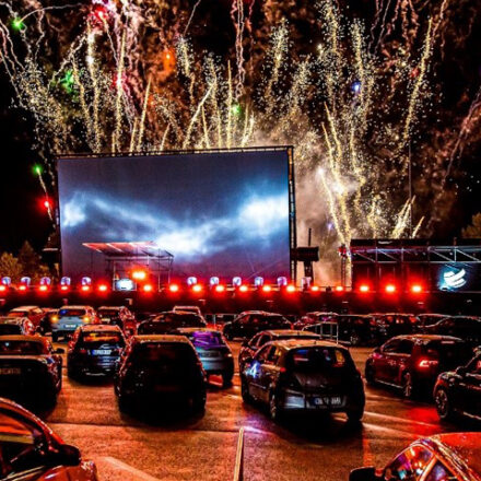Shows e festas em Drive-in são a nova tendência mundial em tempos de quarentena
