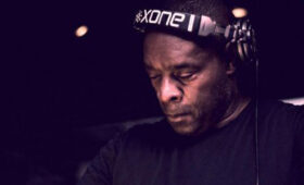 Kevin Saunderson afirma sentir que dificultam a participação de artistas negros na cena