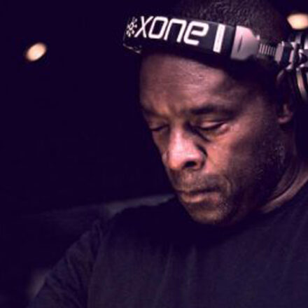 Kevin Saunderson afirma sentir que dificultam a participação de artistas negros na cena