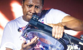 Venda de vinil supera a de CD pela primeira vez desde os anos 80