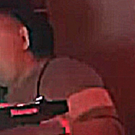 Garoto de 12 anos faz “rave clandestina” em banheiro de escola inglesa