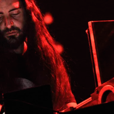 DJ Bassnectar é processado por pornografia infantil e tráfico sexual