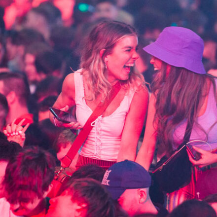 Segundo pesquisa eventos com testes oferecem tanto risco quanto caminhar