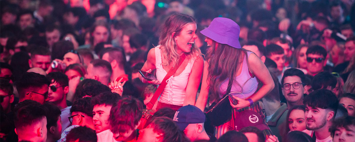 Segundo pesquisa eventos com testes oferecem tanto risco quanto caminhar