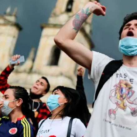 Colômbia tem rave protesto contra governo austero