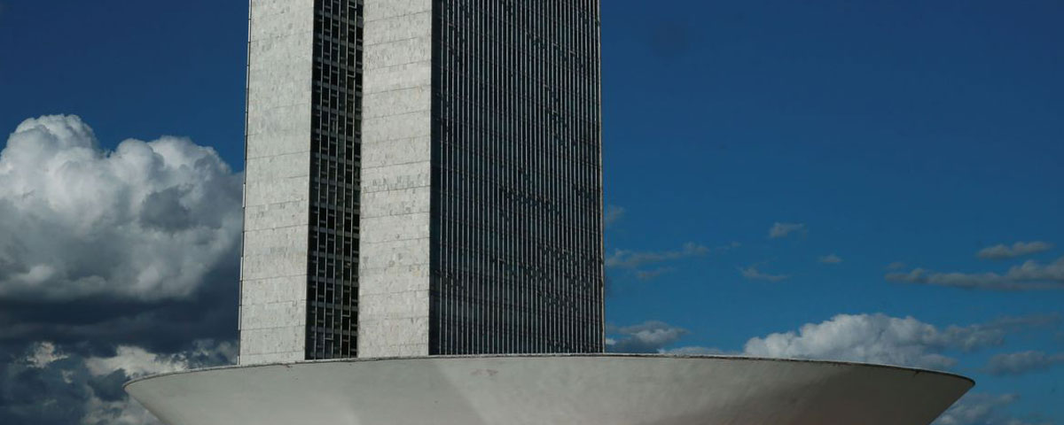 Câmara aprova projeto de lei que legaliza cultivo medicinal de maconha