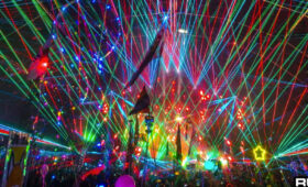 Por dentro das origens do “edm” com o homem que cunhou o termo – e o transformou em um movimento global