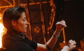 Charlotte de Witte faz história como primeira mulher a fechar o palco principal do Tomorrowland