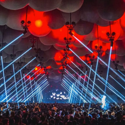 Festival de música eletrônica Time Warp traz 32 DJs ao Autódromo de Interlagos