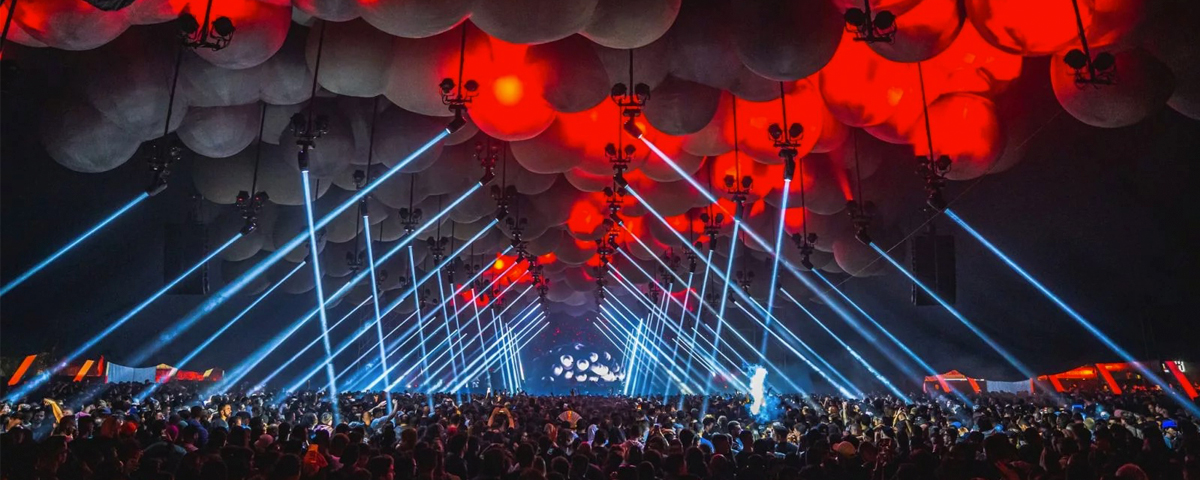 Festival de música eletrônica Time Warp traz 32 DJs ao Autódromo de Interlagos