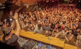 Warung Beach Club, em Itajaí, tem data para reabrir, após incêndio que destruiu pista principal