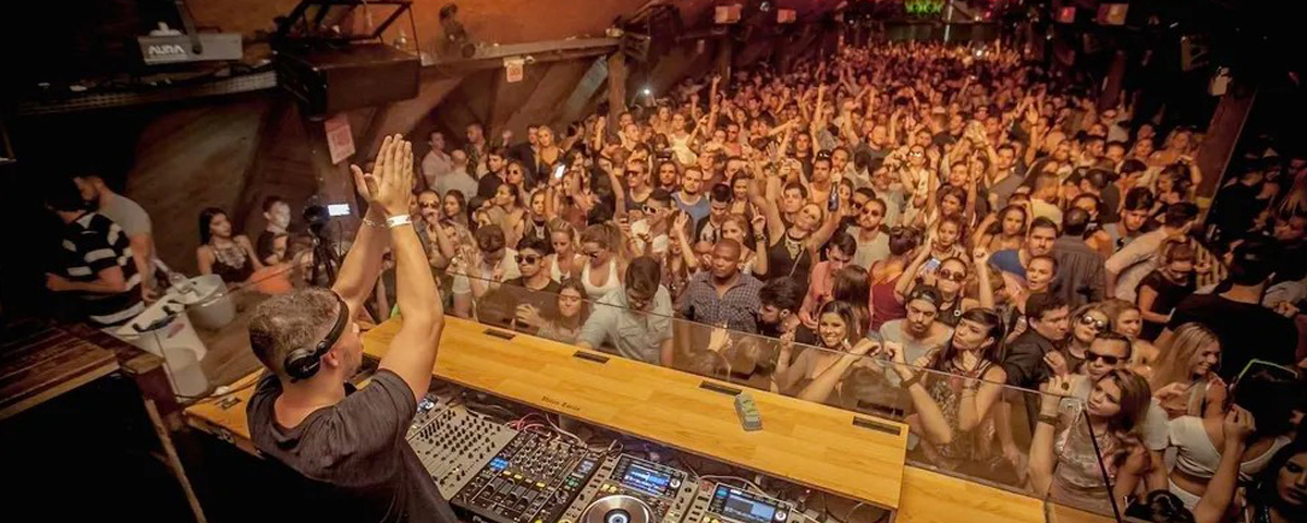 Warung Beach Club, em Itajaí, tem data para reabrir, após incêndio que destruiu pista principal