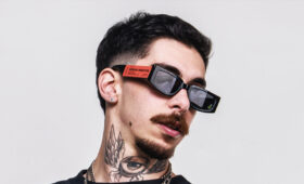 Moda, cinema, música e muita inquietação: Mochakk além do hype