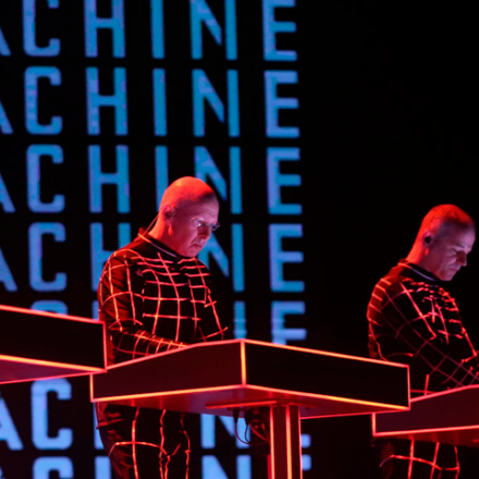 Do Vinil ao Streaming: A Evolução da Música Eletrônica e Como Ela Moldou a Cultura Pop